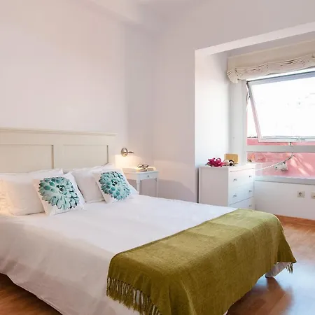 Flatguest Triana Apartment